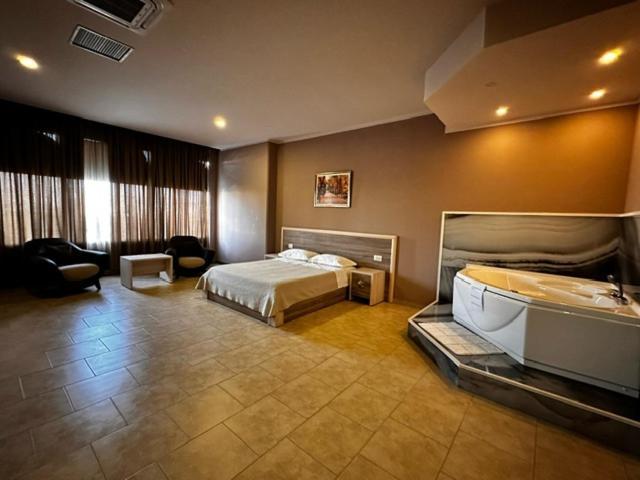 Hotel Terminal Tirana Bregu i Lumit Kültér fotó
