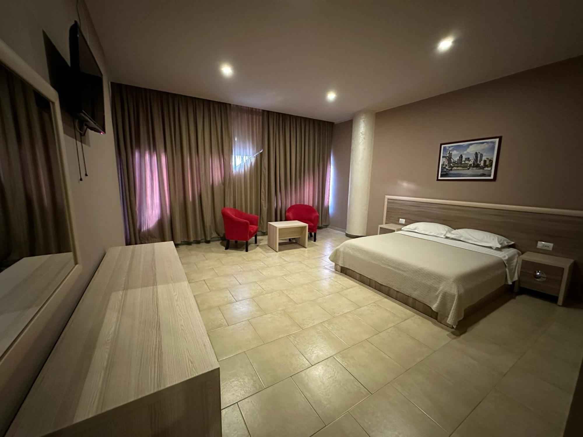 Hotel Terminal Tirana Bregu i Lumit Kültér fotó
